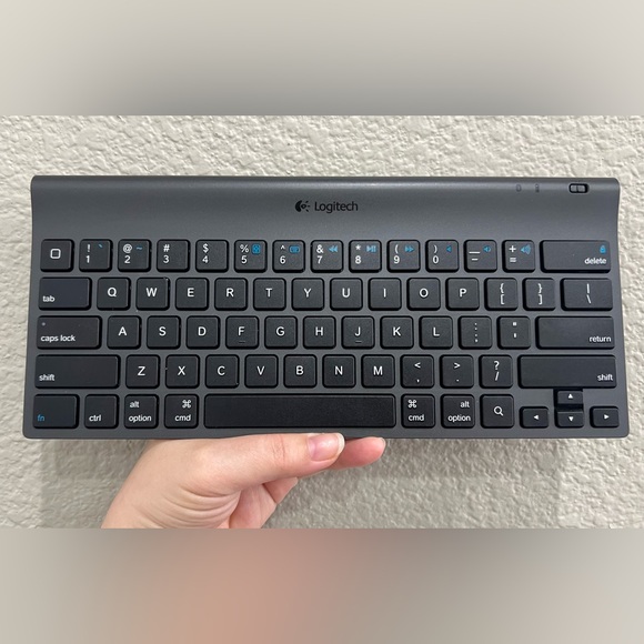 Logitech KEYBOARD Y-R0021 For iPad iOS Android Tablet Bluetooth - Picture 1 of 6